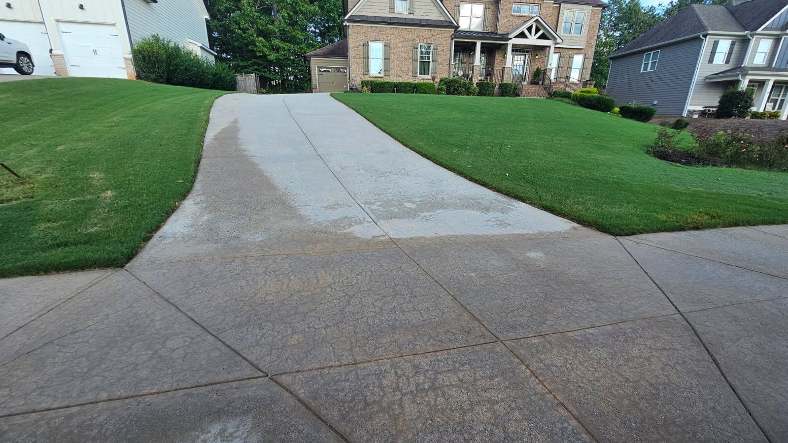 Gallery photos for Revitalize Your Home with Driveway Power Washing: Image #1